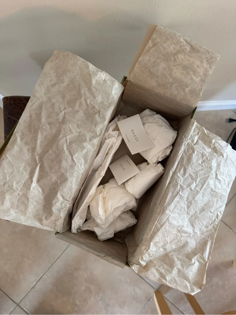 Gucci men sandals box - Empty with large bag.
